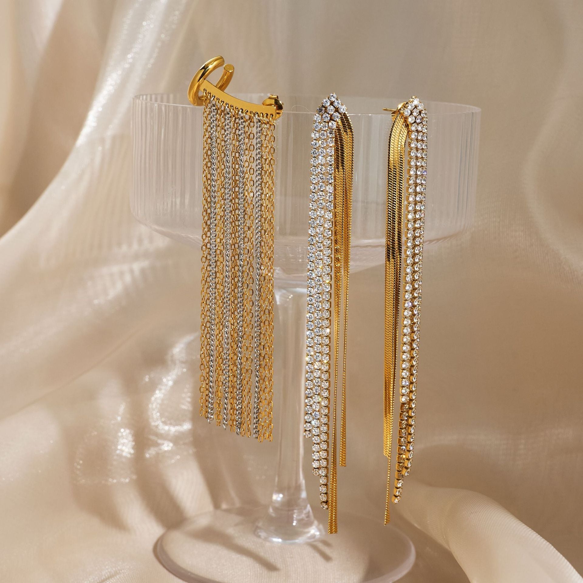 18K Real Gold Plating Titanium Steel Line Drape Ear Clip - Norellé