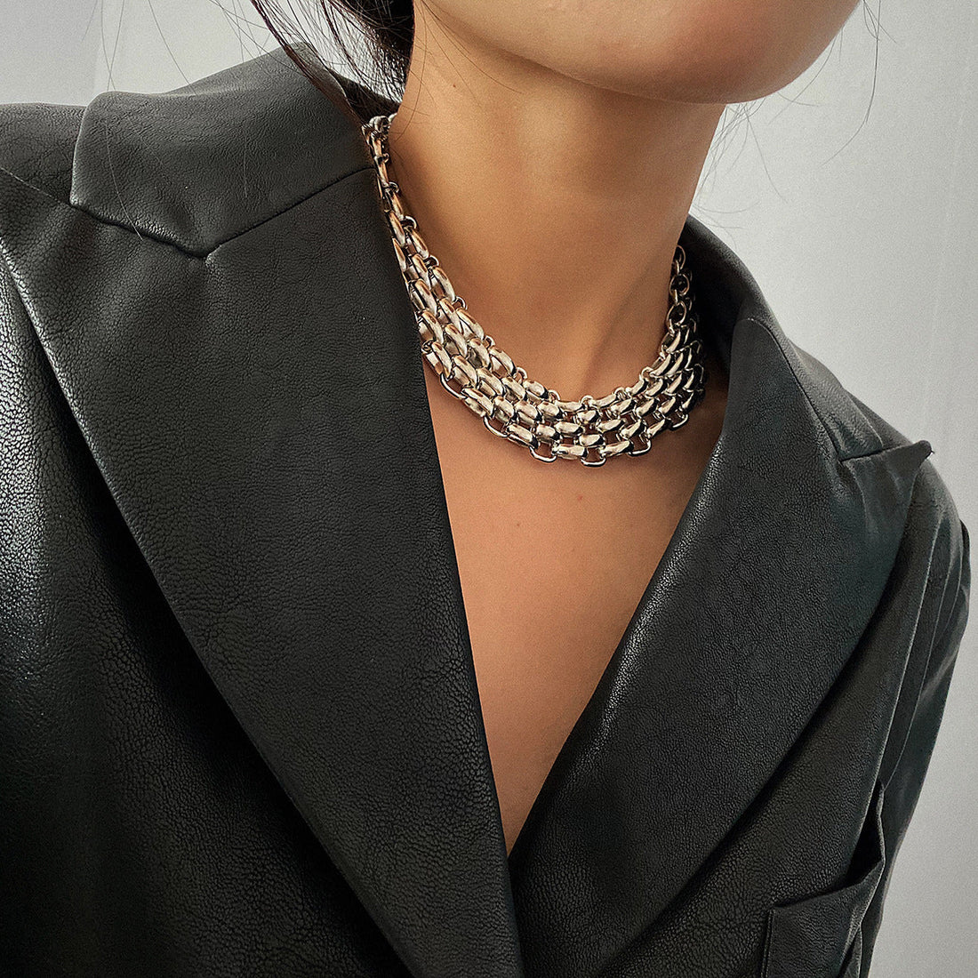 Retro Simple Metal Sweater Chain Necklace For Women - Norellé